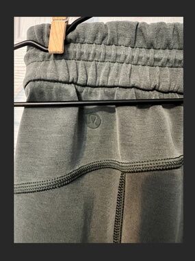 Lululemon Softstreme High-Rise Pant Dark Forest Size 2 in Regular 31” Inseam